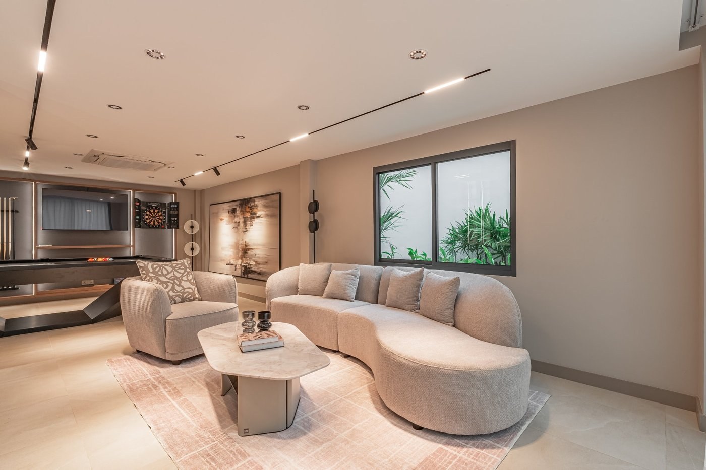 Entertainment Lounge